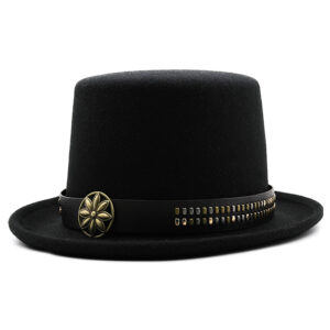 Chapeau haut de forme noir en laine avec un tour de tête ornementé de perles dorées dont un fleur au milieu.