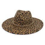 Chapeau fedora leopard avec une chaine