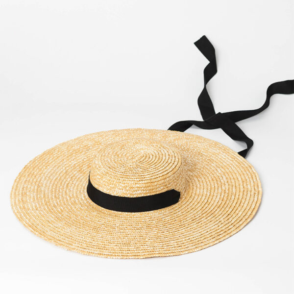 Chapeau breton en paille avec un ruban noir