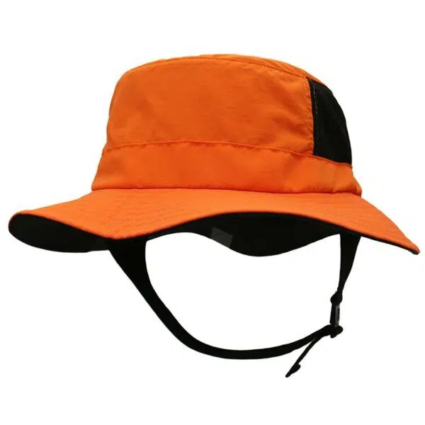 Chapeau de surf orange pour homme, sur fond blan