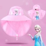 chapeau en polyester rose avec la reine des neiges et olaf, sur fond rose avec des étoiles