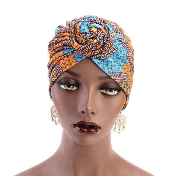 Photo d'un mannequin femme portant un turban africain