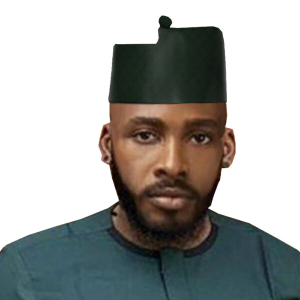 photo d'un homme africain portant un chapeau africain asymétrique