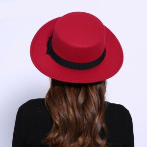 Magnifique chapeau fédora rouge inspiré du mythique Cordobes espagnol. Aspect laine avec un ruban noir