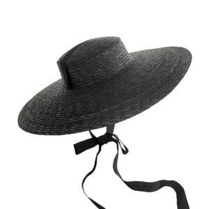 Chapeau capeline, en paille noir, à larges bords, avec ruban pour accrocher au niveau de la tête