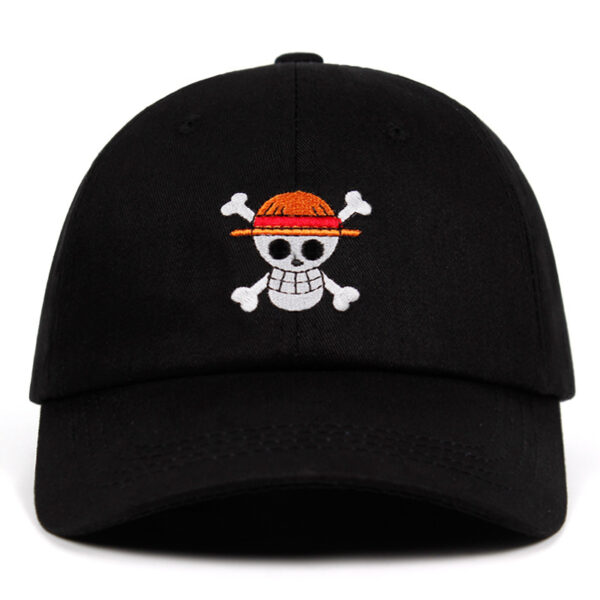 Casquette en coton, One Piece avec skull brodé sur le devant avec un chapeau rouge
