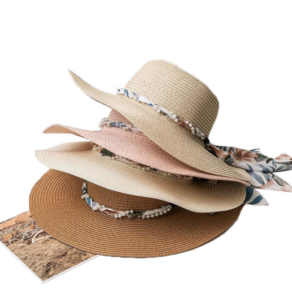 Chapeau capeline en paille pour femme avec ruban fleurs présenté en 4 couleurs et empilés les uns sur les autres