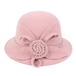Chapeau cloche rétro chic pour femme de couleur rose avec un motif floral