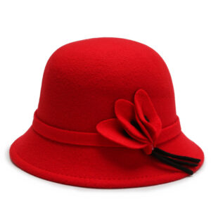 Chapeau cloche en laine vintage élégant de couleur rouge avec un motif floral