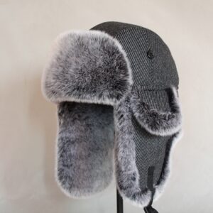 Chapeau russe pour hommes et femmes avec oreillettes de couleur gris avec fourrure grise