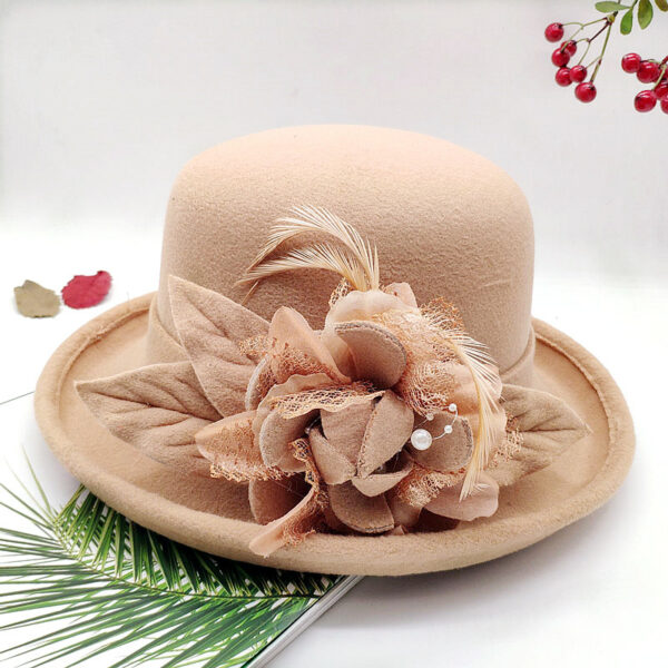 Chapeau melon de style français pour femmes de couleur beige à motif floral