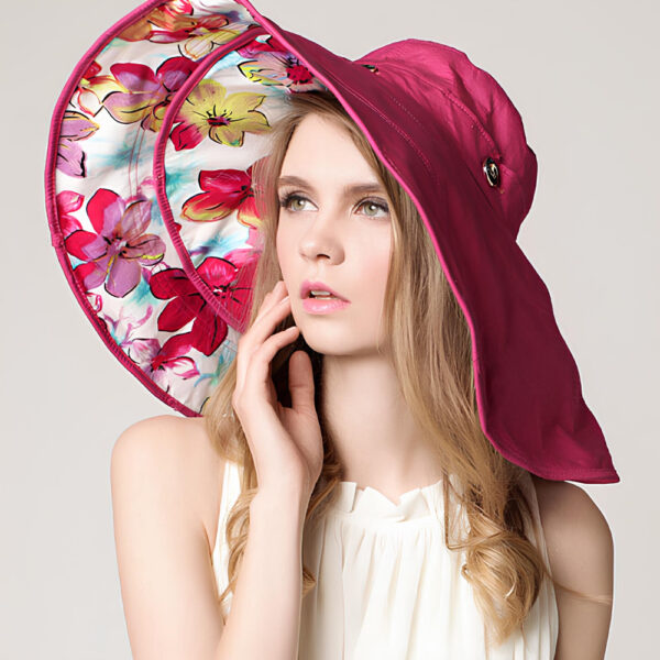 Chapeau capeline à motifs florales de couleur rose