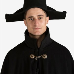 Chapeau bicorne noir en feutre de laine porté par un homme