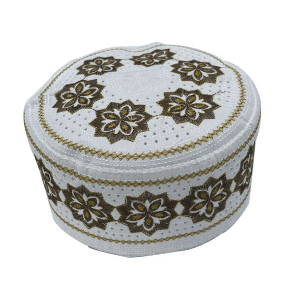 Chapeau arabe à motif floral de couleur marron