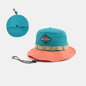 on voit sur un fond blanc un chapeau de brousse coloré dans le style bob