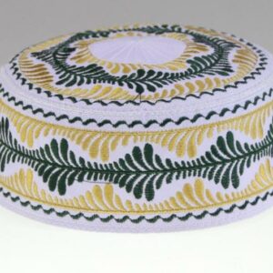 Photo d'un chapeau arabe pour enfant, blanc vert et doré