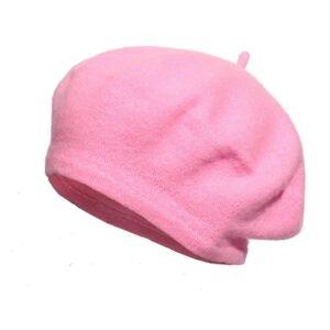 on voit sur un fond blanc un béret rose en laine pour femme