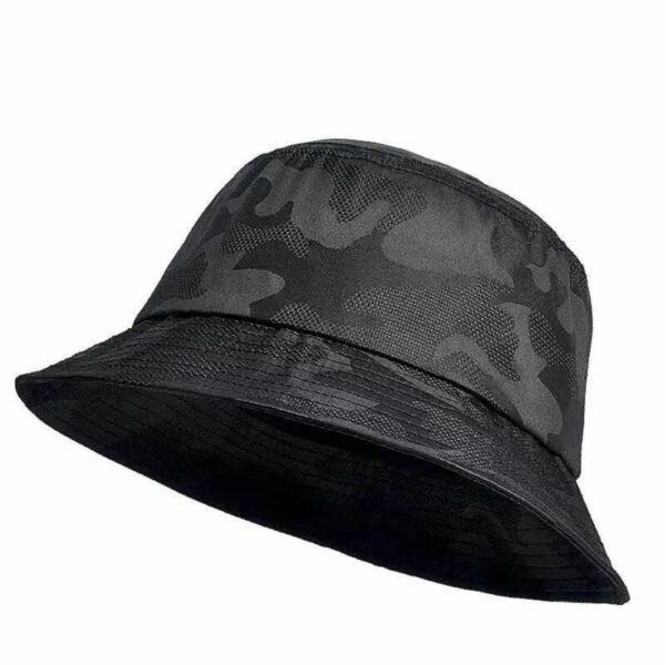 on voit sur un fond blanc un chapeau dans le style bob respirant camouflage noir unisexe