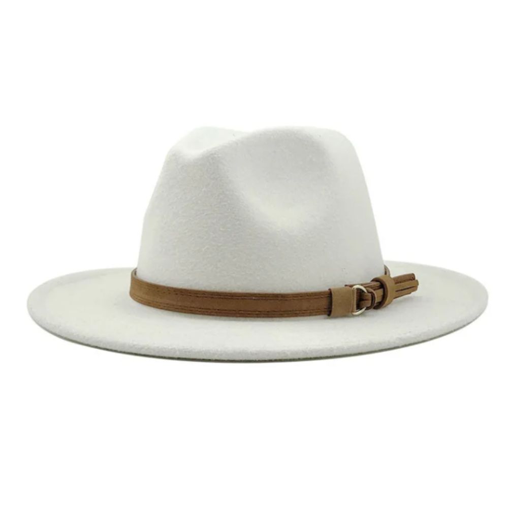 on voit sur unfond blanc un chapeau style Borsalino coloré pour femme, il est de couleur blanc