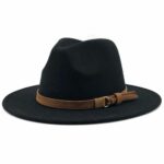 on voit sur un fond blanc un chapeau dans le style borsalino pour homme il est de couleur noir