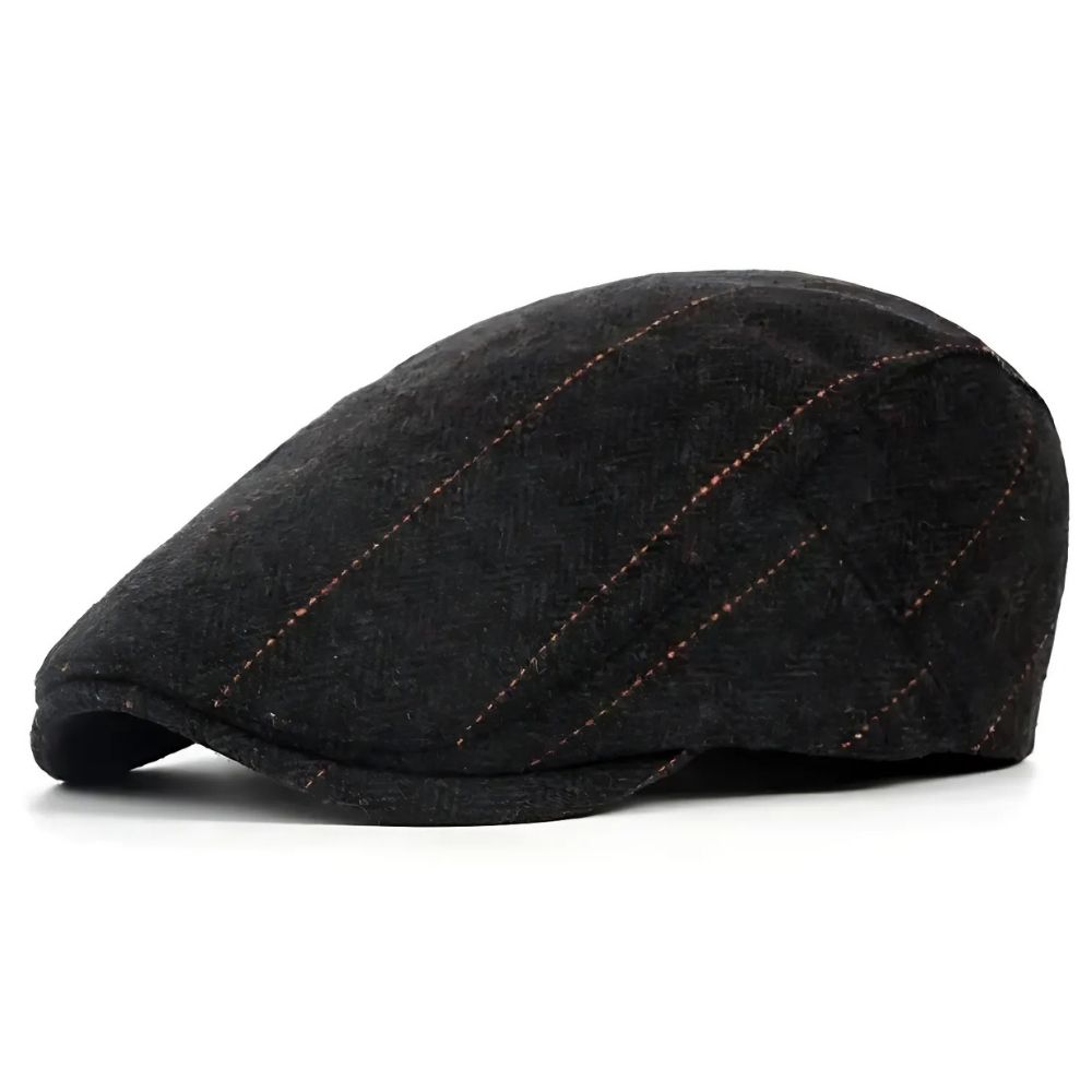 Béret homme style casquette vintage de couleur noire sur fond blanc.