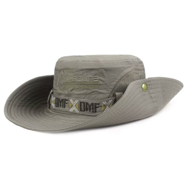 Chapeau de randonnée pour homme en tissu vert avec bord large et cordon ajustable.